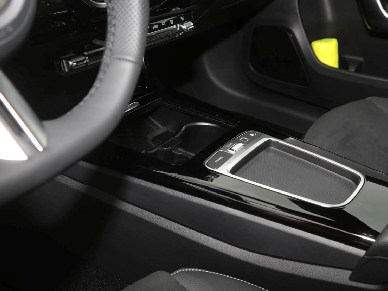 Mercedes-Benz A 250 4MATIC Kompaktlimousine AMG Night Standhzg