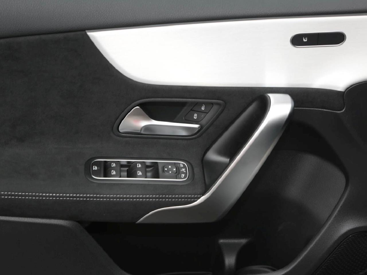 Mercedes-Benz A 250 4MATIC Kompaktlimousine AMG Night Standhzg