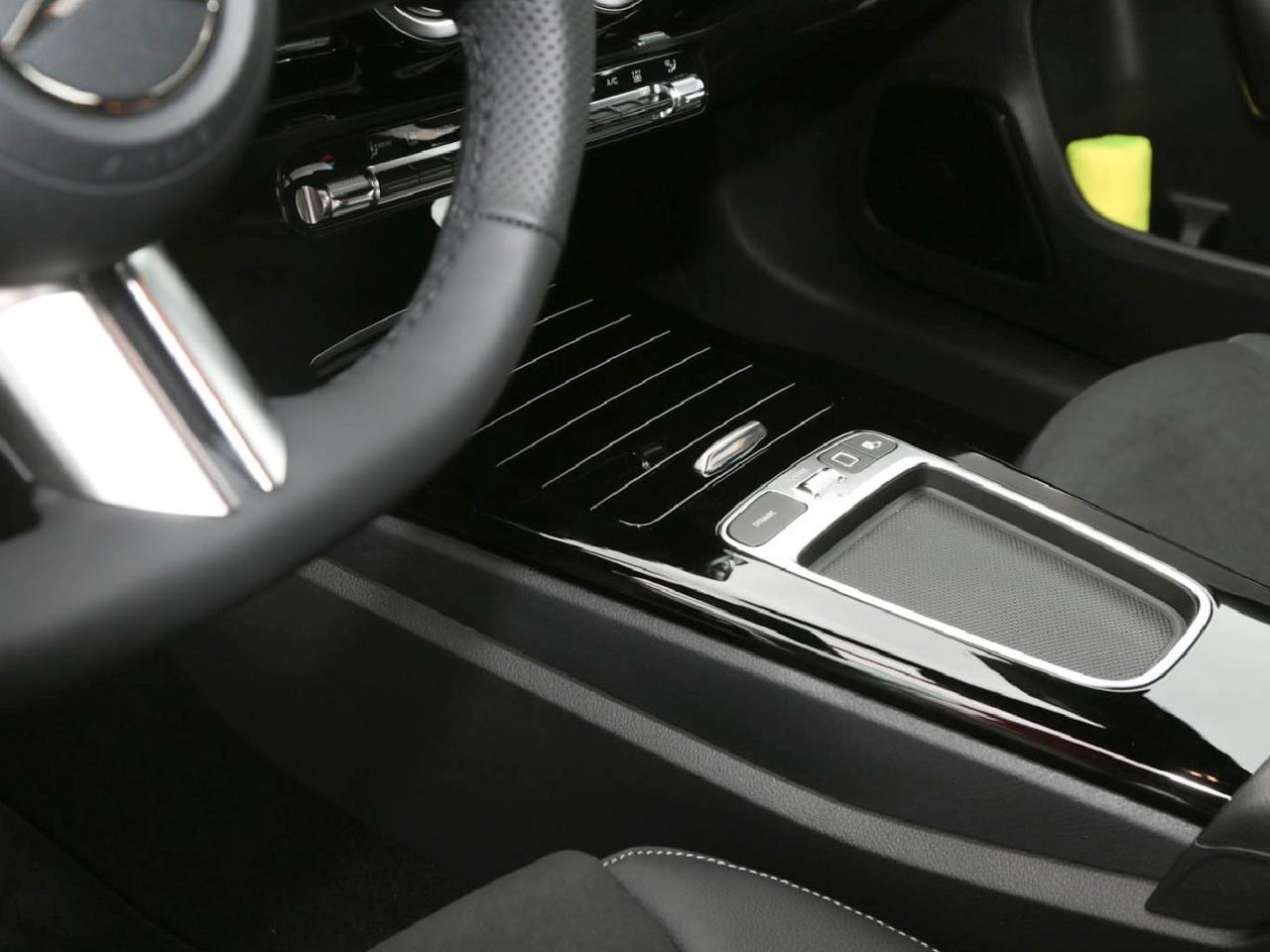 Mercedes-Benz A 250 4MATIC Kompaktlimousine AMG Night Standhzg