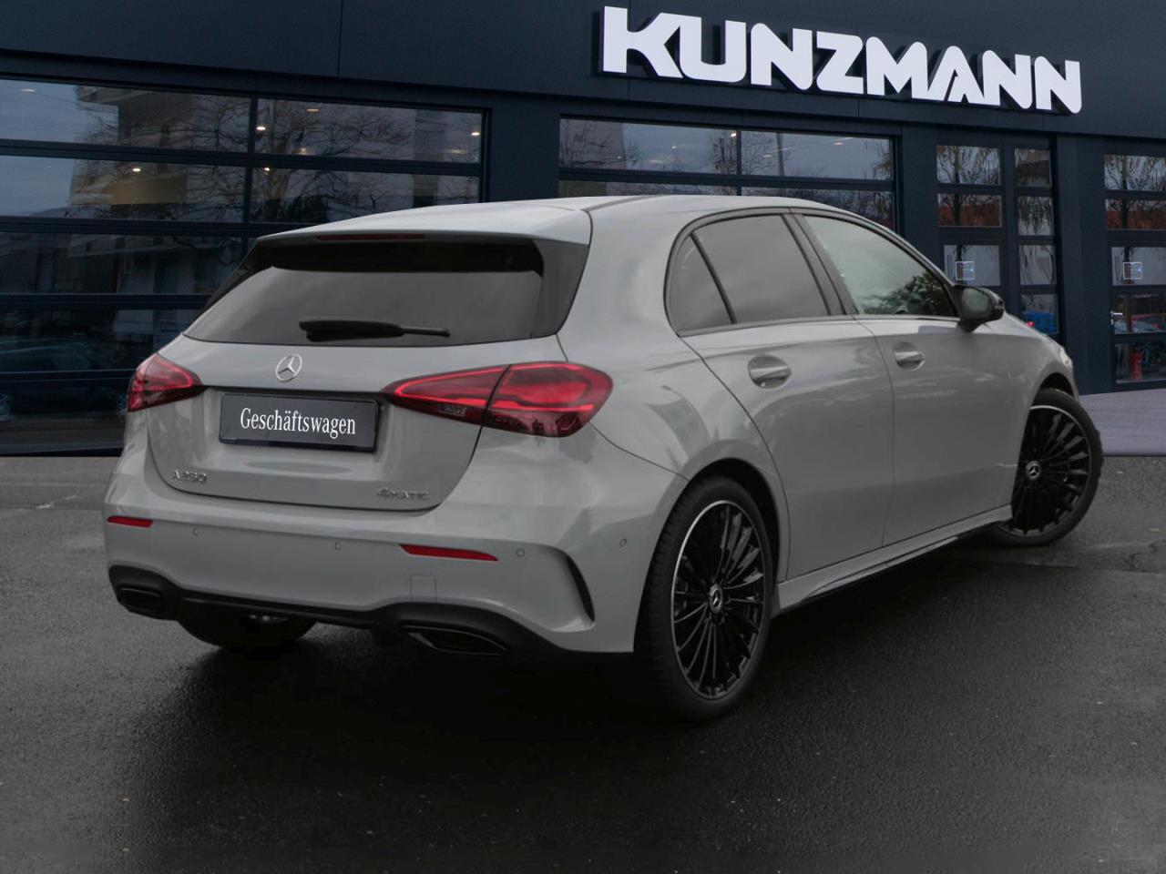 Mercedes-Benz A 250 4MATIC Kompaktlimousine AMG Night Standhzg