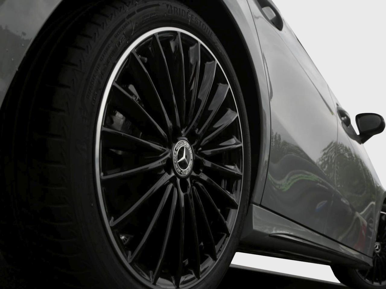 Mercedes-Benz A 250 4MATIC Kompaktlimousine AMG Night Standhzg