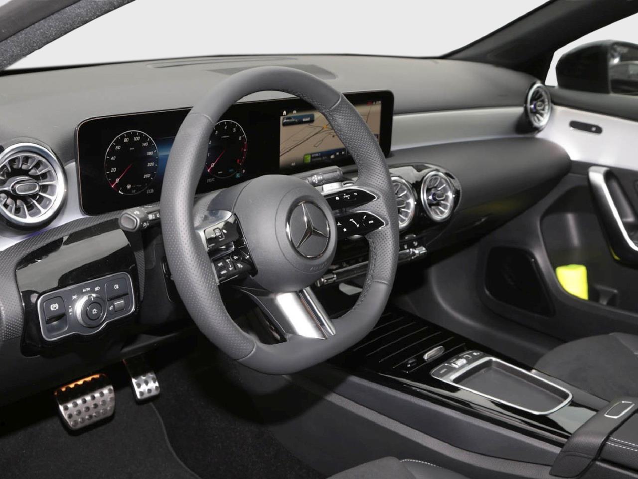 Mercedes-Benz A 250 4MATIC Kompaktlimousine AMG Night Standhzg