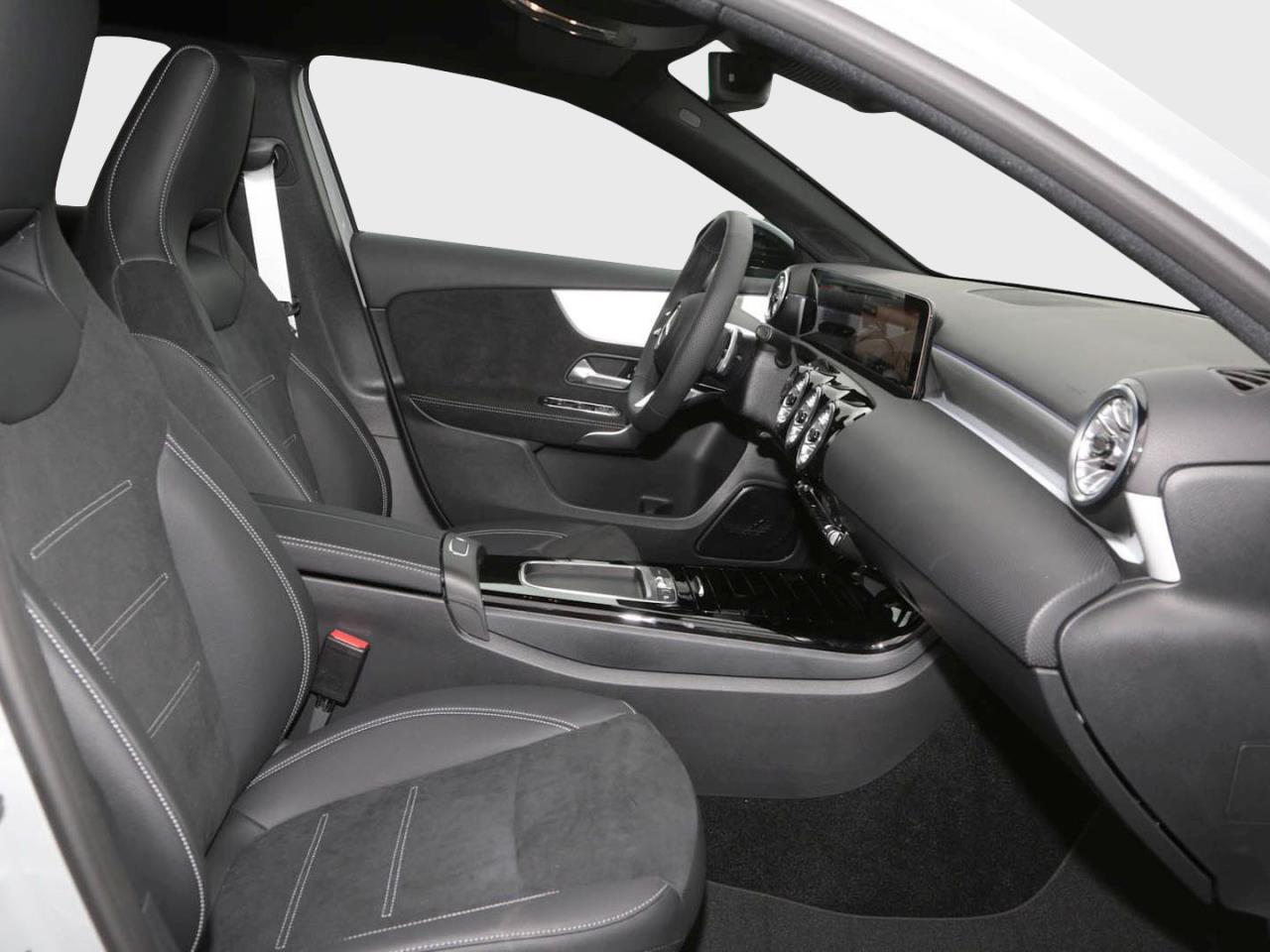 Mercedes-Benz A 250 4MATIC Kompaktlimousine AMG Night Standhzg