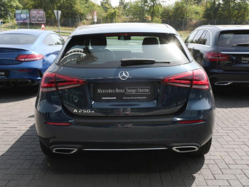 Mercedes-Benz A 250 e  Progressive MBUX Burmester Panorama AHK