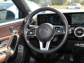 Mercedes-Benz A 250 e  Progressive MBUX Burmester Panorama AHK