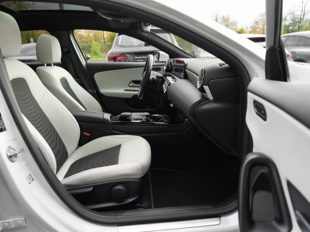 Mercedes-Benz A 250 e Style MBUX Navi+ Panorama Kamera SHZ Mercedes-Benz A 250 e Style MBUX Navi+ Panorama Kamera SHZ