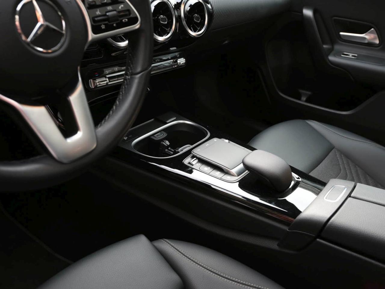 Mercedes-Benz A 250 e  Style MBUXNavi+ Panorama Kamera