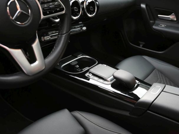 Mercedes-Benz A 250 e  Style MBUXNavi+ Panorama Kamera