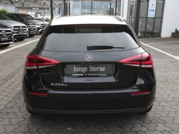 Mercedes-Benz A 250 e  Style MBUXNavi+ Panorama Kamera