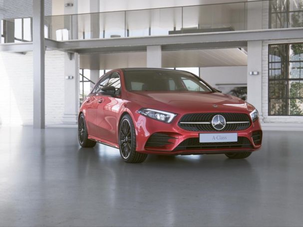 Mercedes-Benz A 250 e AMG Night Edition2020 Panorama Spurhalte Mercedes-Benz A 250 e AMG Night Edition2020 Panorama Spurhalte