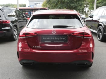 Mercedes-Benz A 250 e  AMG Night Edition2020 Panorama Spurhalte