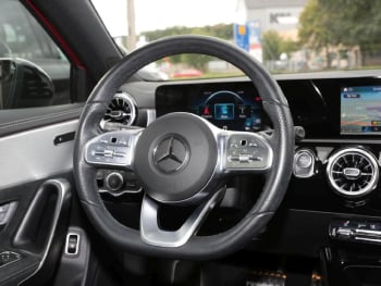 Mercedes-Benz A 250 e  AMG Night Edition2020 Panorama Spurhalte