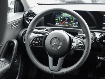 Mercedes-Benz A 250 e  MBUX Navi PublicCharging Sitzheizung