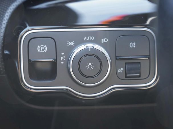 Mercedes-Benz A 250 e  AMG Night MBUX Navi Panorama ParkPaket