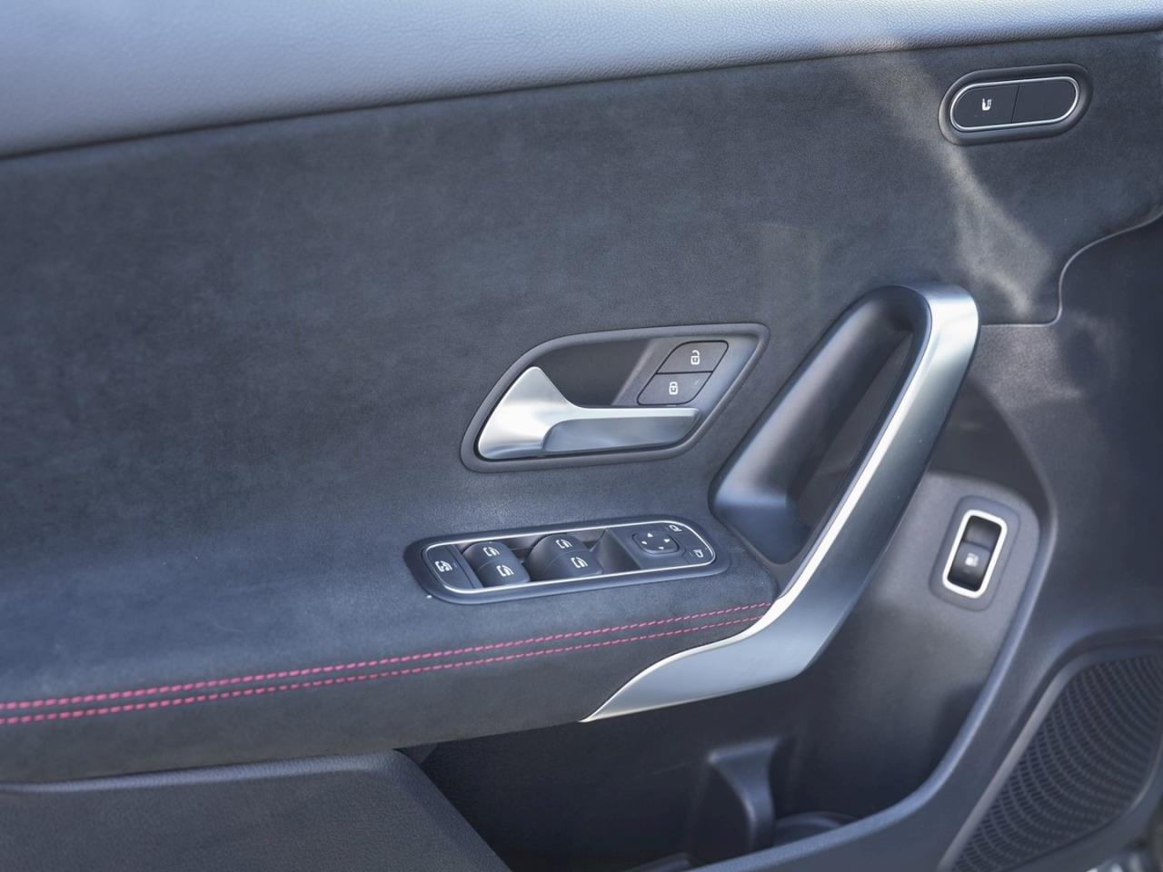 Mercedes-Benz A 250 e  AMG Night MBUX Navi Panorama ParkPaket