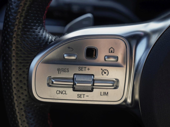 Mercedes-Benz A 250 e  AMG Night MBUX Navi Panorama ParkPaket