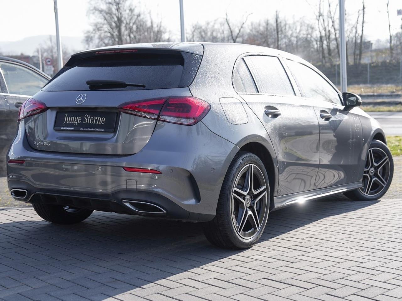 Mercedes-Benz A 250 e  AMG Night MBUX Navi Panorama ParkPaket