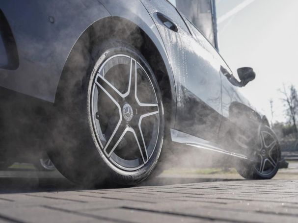 Mercedes-Benz A 250 e  AMG Night MBUX Navi Panorama ParkPaket