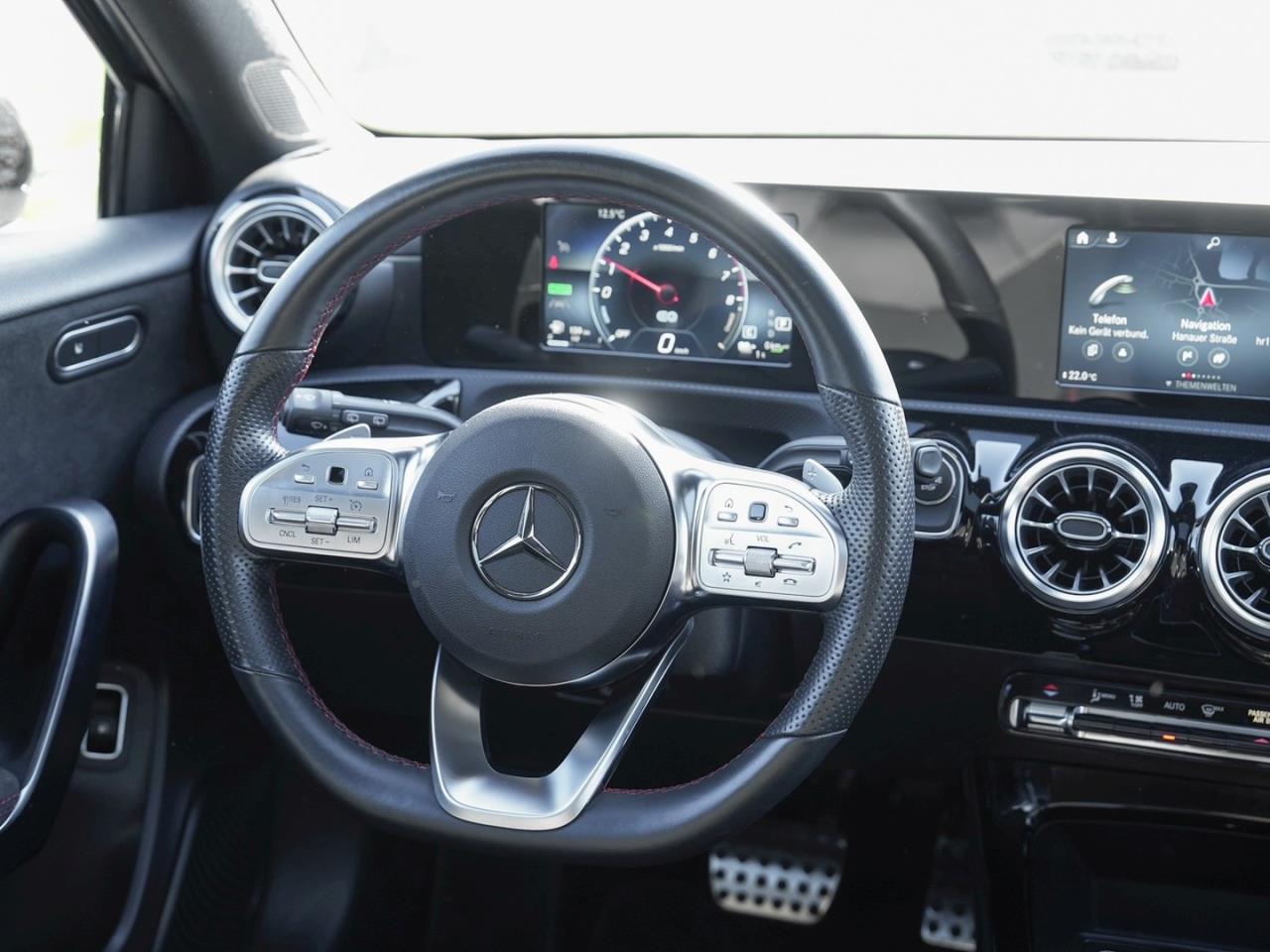 Mercedes-Benz A 250 e  AMG Night MBUX Navi Panorama ParkPaket