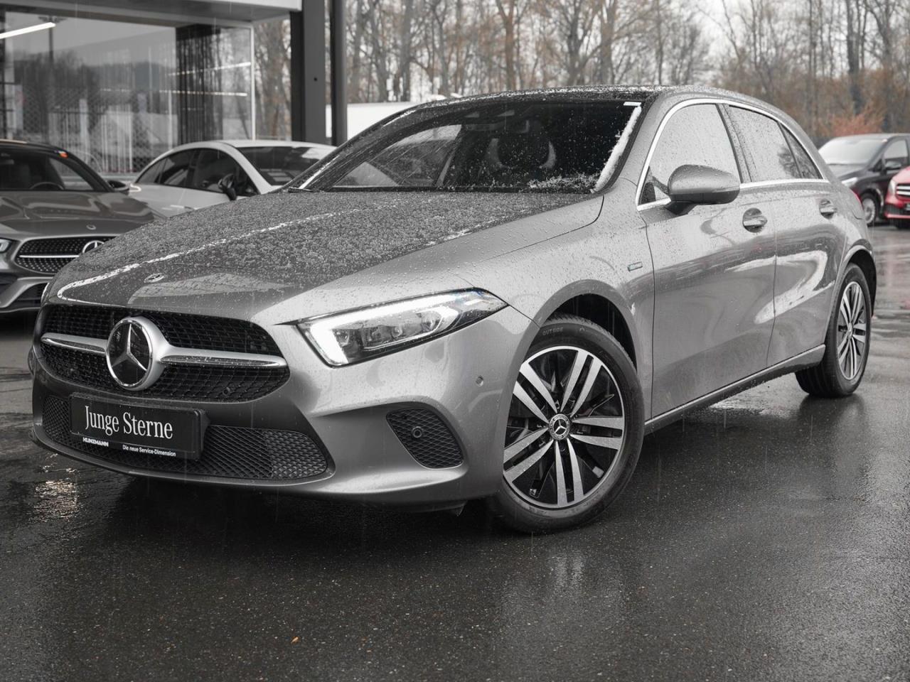 Mercedes-Benz A-Klasse A 250 e Limousine mountaingrau