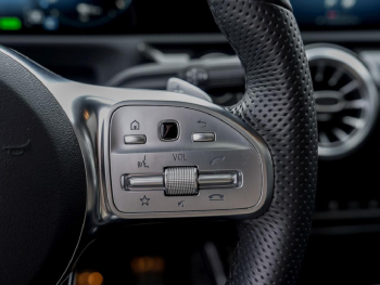 Mercedes-Benz A 250 e  AMG Night MBUX Navi Panorama Kamera