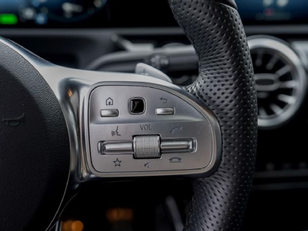 Mercedes-Benz A 250 e  AMG Night MBUX Navi Panorama Kamera