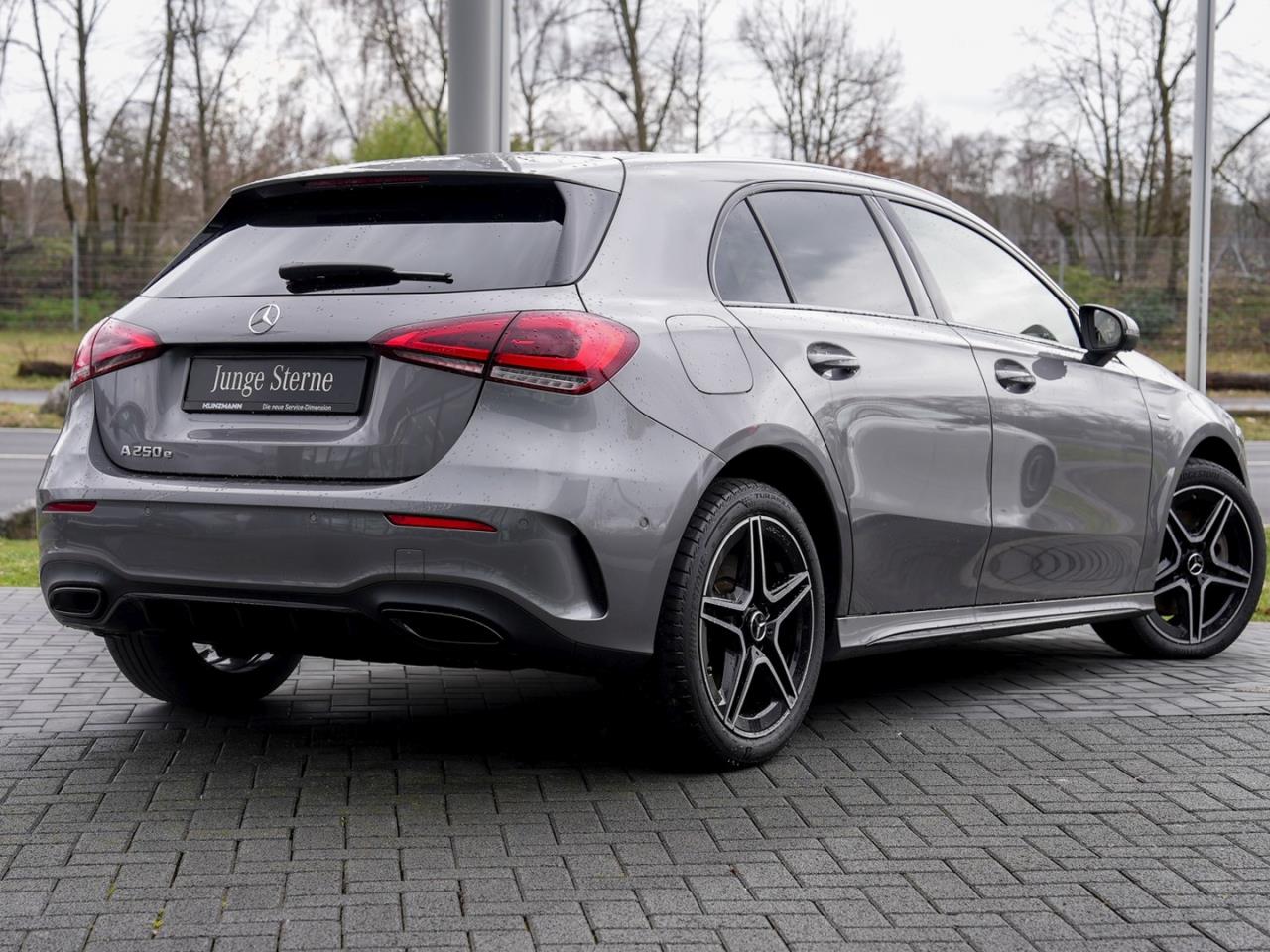 Mercedes-Benz A 250 e  AMG Night MBUX Navi Panorama Kamera