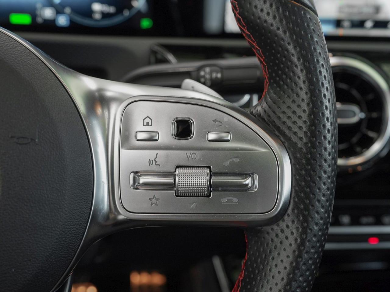 Mercedes-Benz A 250 e  AMG Navi Panorama BusinessP SpurhalteA