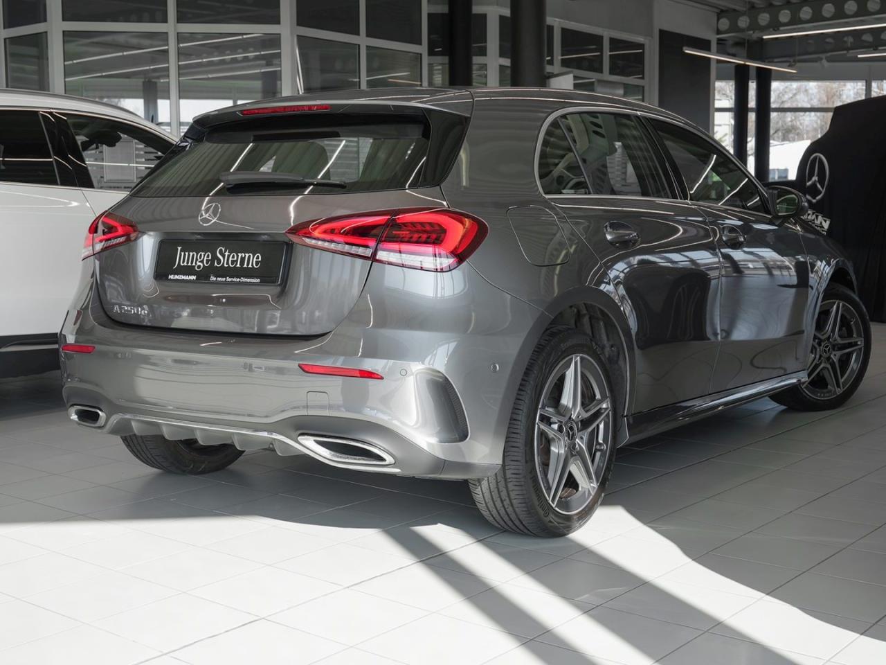 Mercedes-Benz A 250 e  AMG Navi Panorama BusinessP SpurhalteA