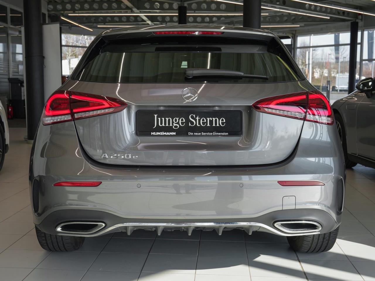 Mercedes-Benz A 250 e  AMG Navi Panorama BusinessP SpurhalteA