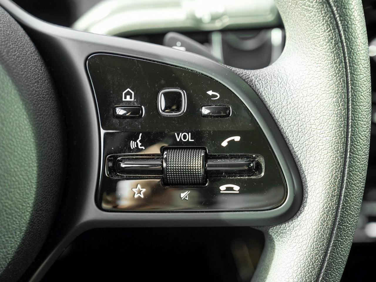 Mercedes-Benz A 250 e MBUX Navi LED Kamera AHK Park-Paket