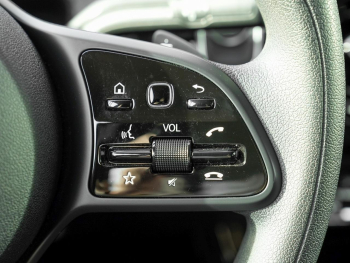 Mercedes-Benz A 250 e MBUX Navi LED Kamera AHK Park-Paket