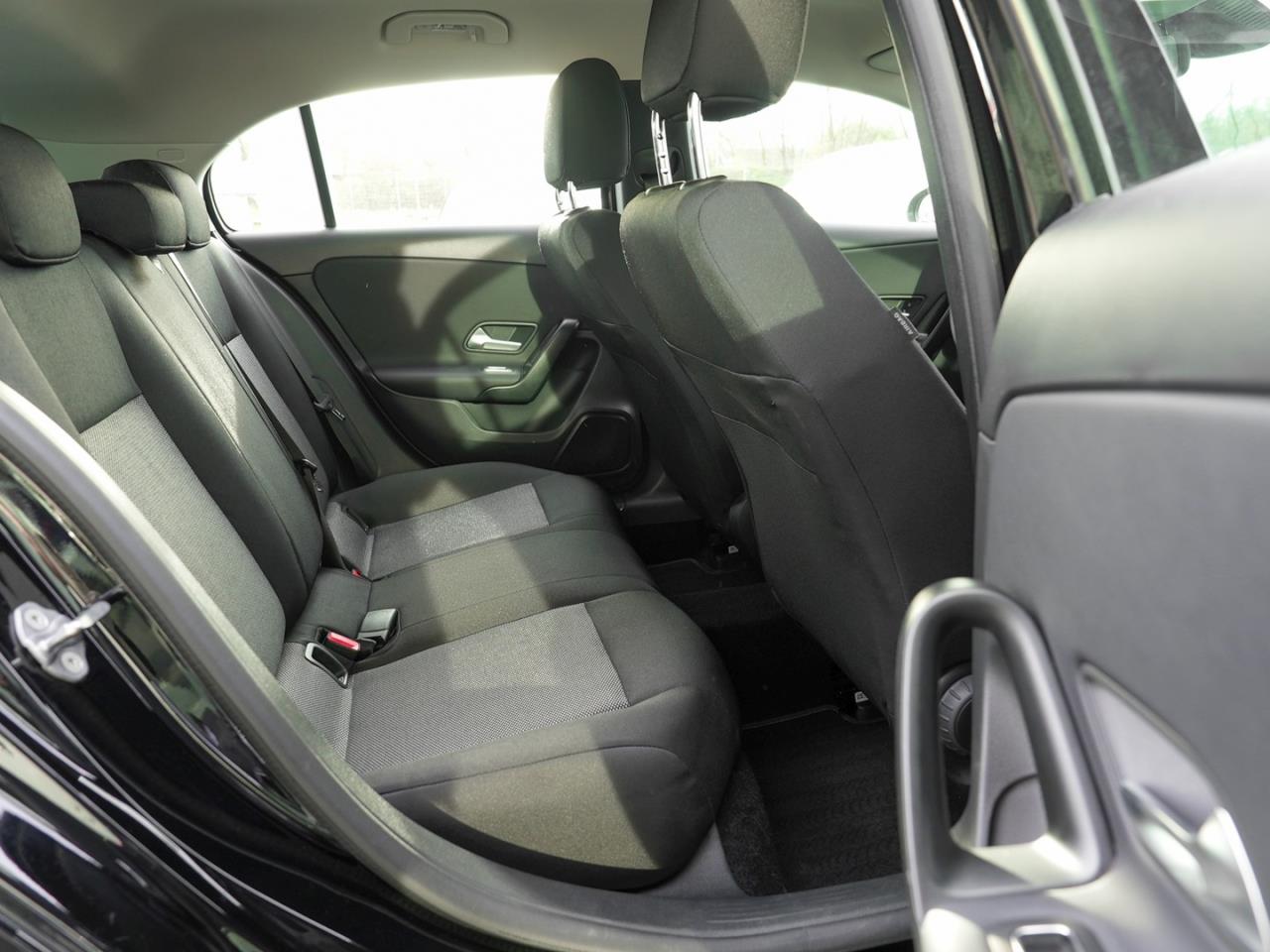 Mercedes-Benz A 250 e MBUX Navi LED Kamera AHK Park-Paket