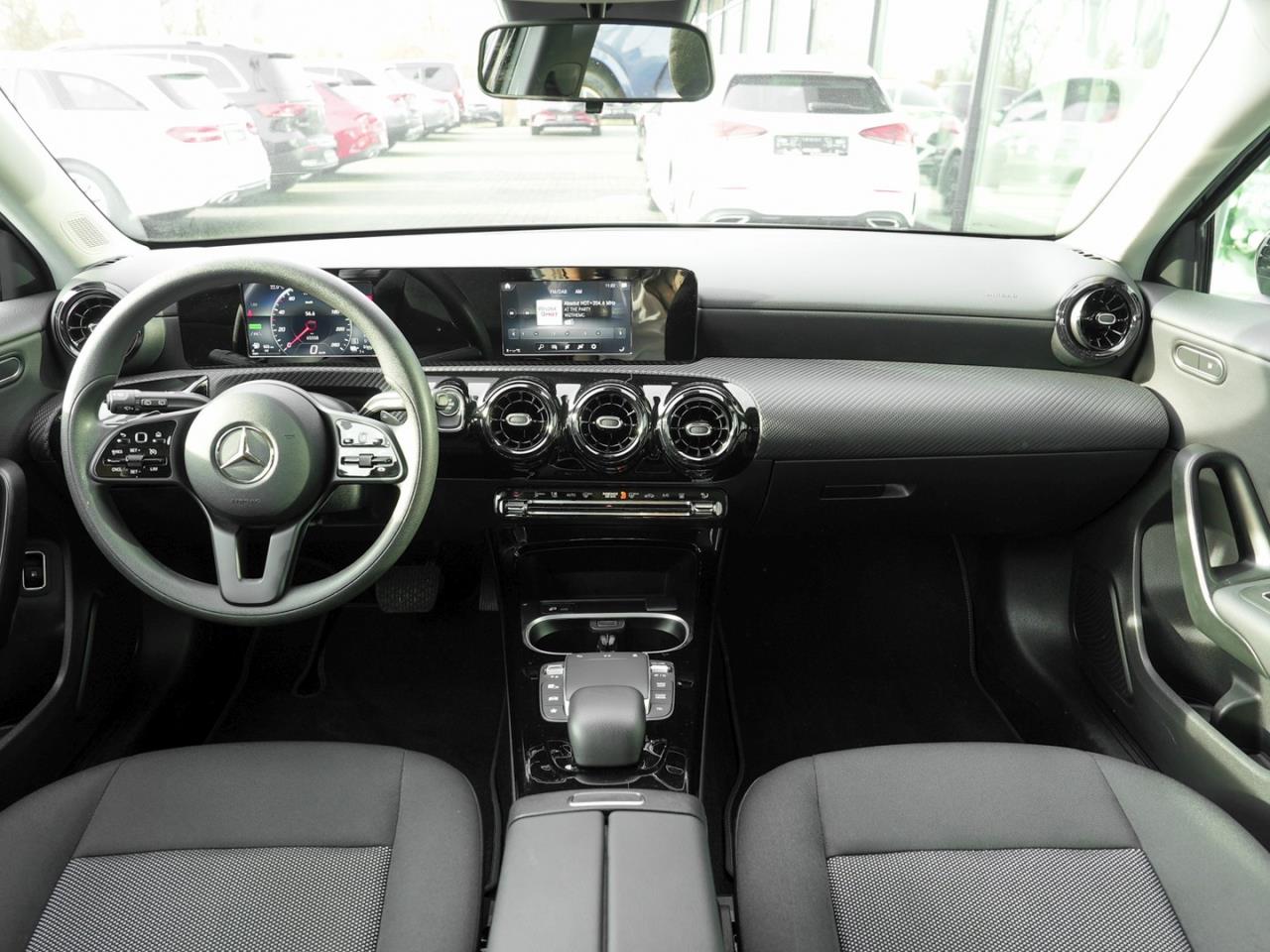 Mercedes-Benz A 250 e MBUX Navi LED Kamera AHK Park-Paket