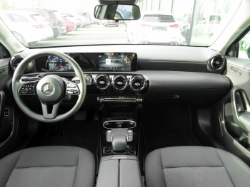 Mercedes-Benz A 250 e MBUX Navi LED Kamera AHK Park-Paket