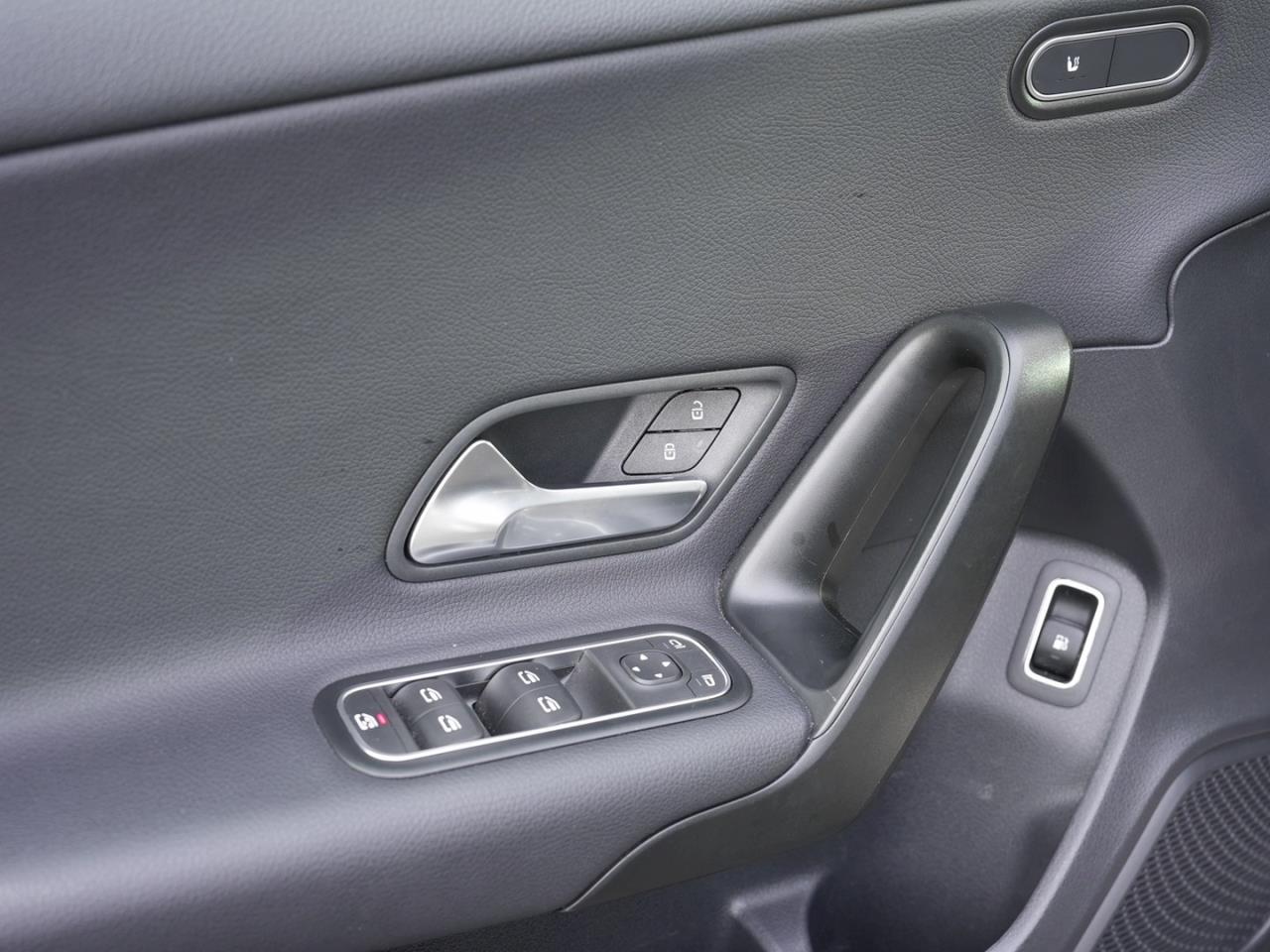 Mercedes-Benz A 250 e MBUX Navi LED Kamera AHK Park-Paket