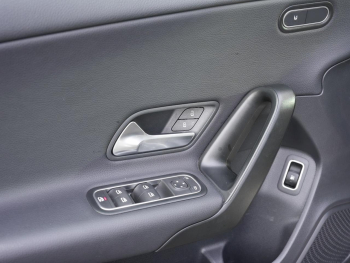 Mercedes-Benz A 250 e MBUX Navi LED Kamera AHK Park-Paket