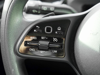 Mercedes-Benz A 250 e MBUX Navi LED Kamera AHK Park-Paket