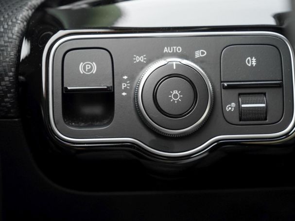 Mercedes-Benz A 250 e MBUX Navi LED Kamera AHK Park-Paket