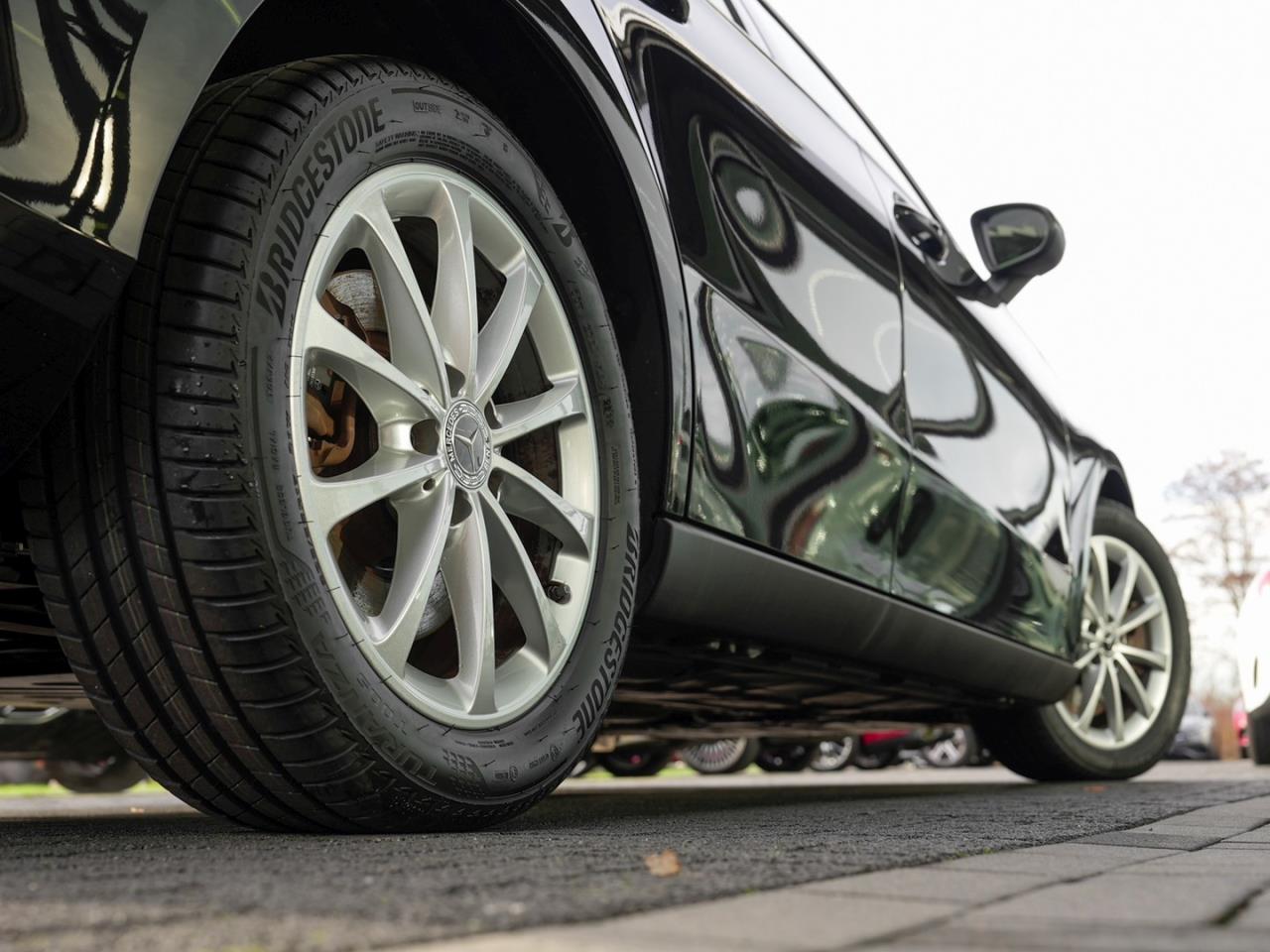 Mercedes-Benz A 250 e MBUX Navi LED Kamera AHK Park-Paket