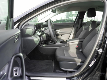 Mercedes-Benz A 250 e MBUX Navi LED Kamera AHK Park-Paket