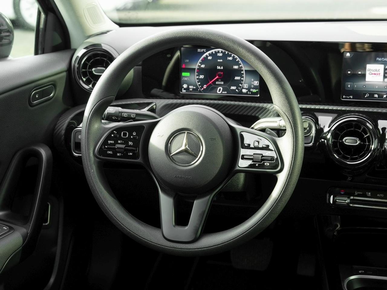 Mercedes-Benz A 250 e MBUX Navi LED Kamera AHK Park-Paket