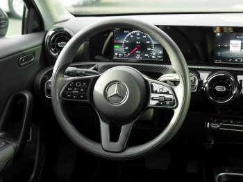 Mercedes-Benz A 250 e MBUX Navi LED Kamera AHK Park-Paket