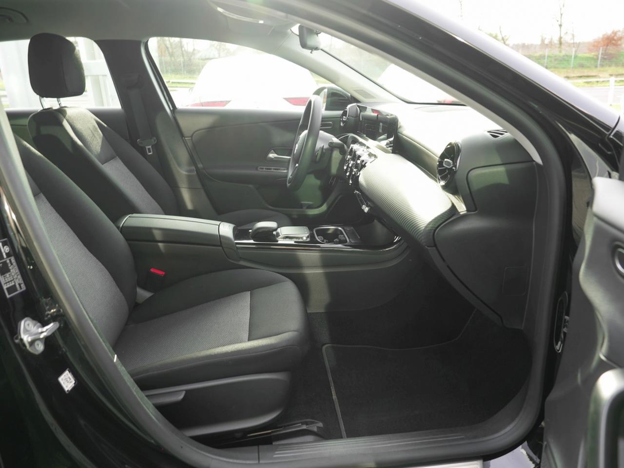 Mercedes-Benz A 250 e MBUX Navi LED Kamera AHK Park-Paket