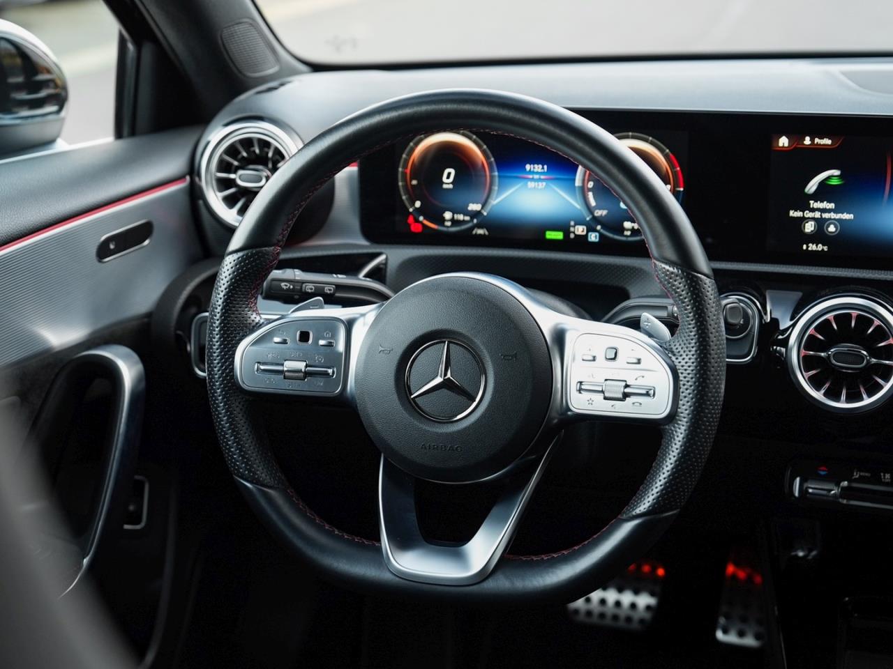 Mercedes-Benz A 250 e  AMG Navi LED Kamera Spiegel-Paket