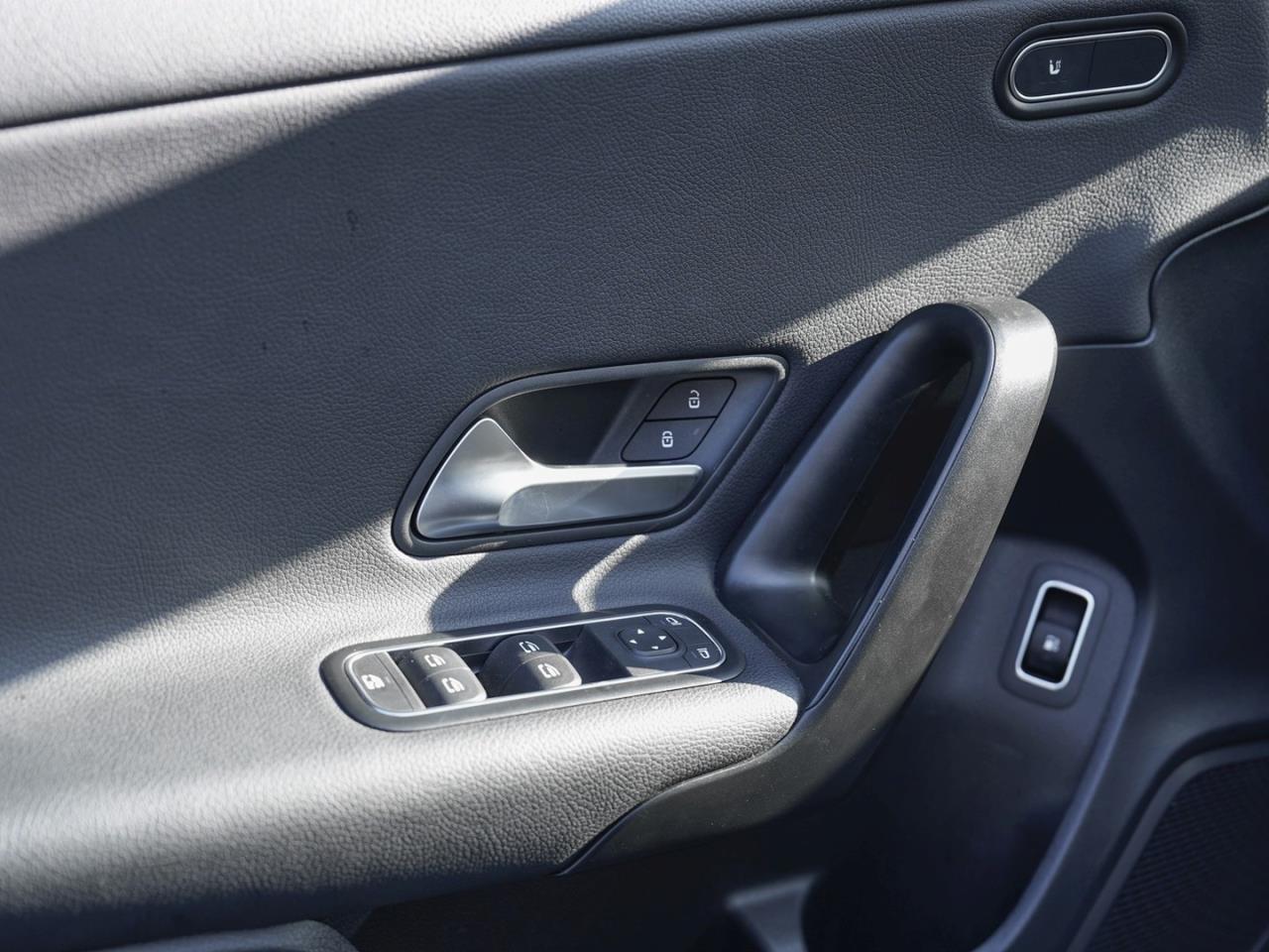 Mercedes-Benz A 250 e  MBUX Navi SpurH Sitzhzg PublicCharging