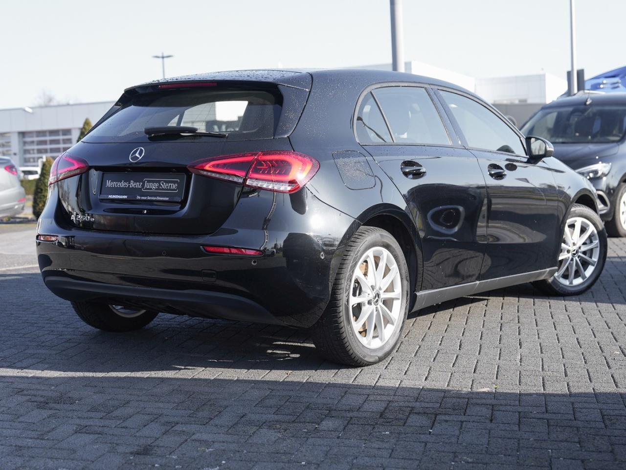 Mercedes-Benz A 250 e  MBUX Navi SpurH Sitzhzg PublicCharging