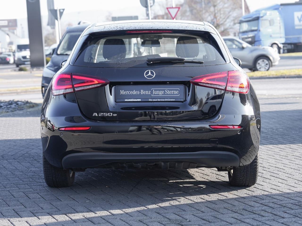 Mercedes-Benz A 250 e  MBUX Navi SpurH Sitzhzg PublicCharging