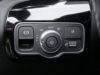 Mercedes-Benz A 250 e  Progressive Distronic Kamera Spiegel-P