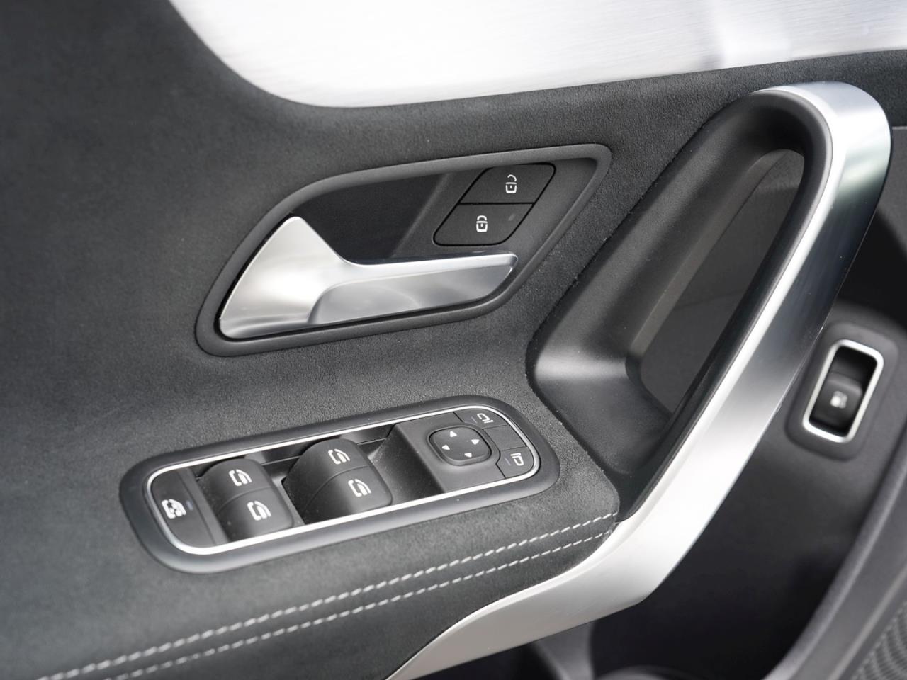 Mercedes-Benz A 250 e  AMG Night EDITION2020 MBUXNavi+